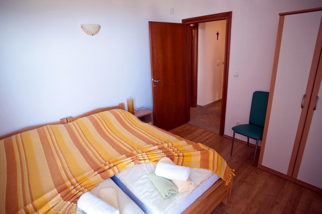 Apartments Marinic Primosten Ruang foto