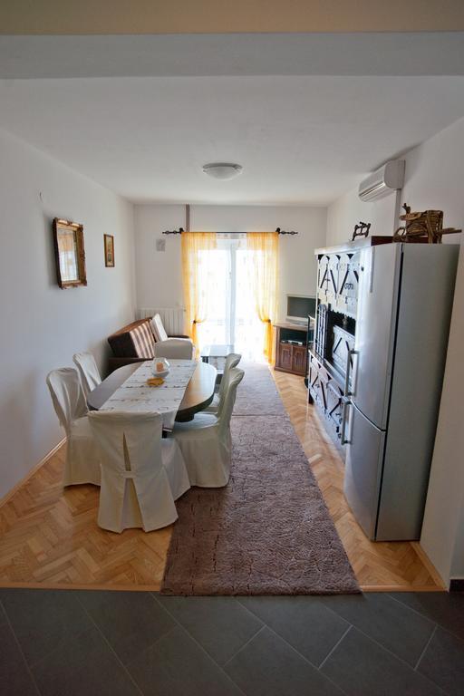 Apartments Marinic Primosten Ruang foto