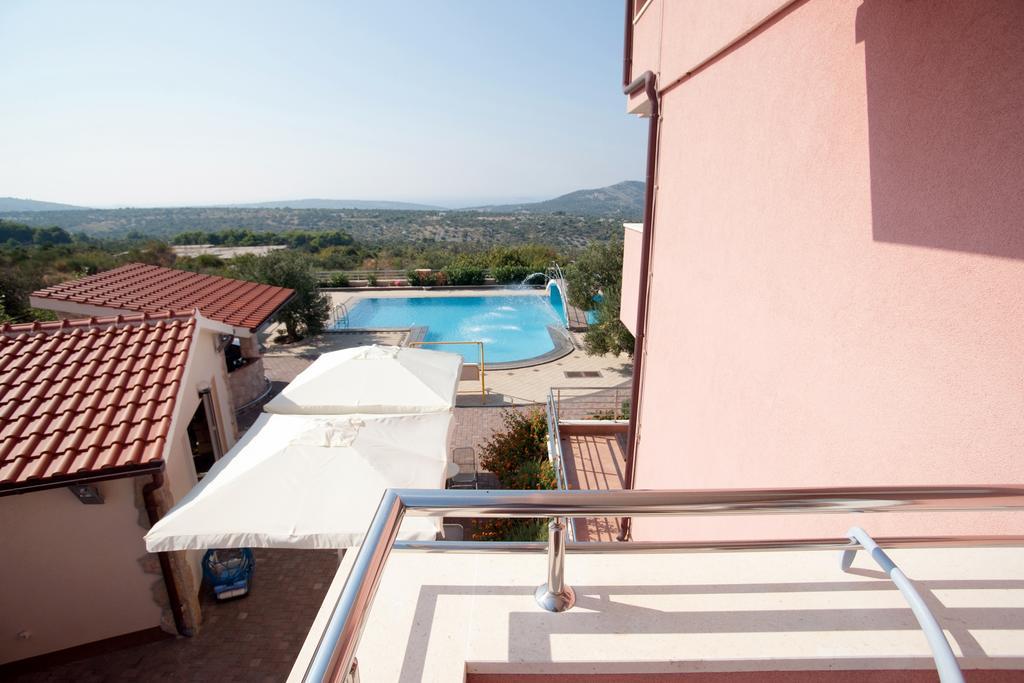Apartments Marinic Primosten Ruang foto