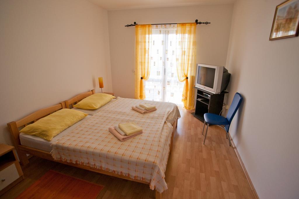 Apartments Marinic Primosten Ruang foto