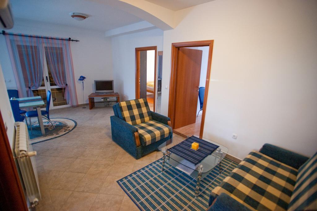 Apartments Marinic Primosten Ruang foto