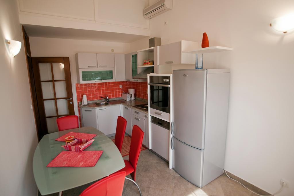 Apartments Marinic Primosten Ruang foto